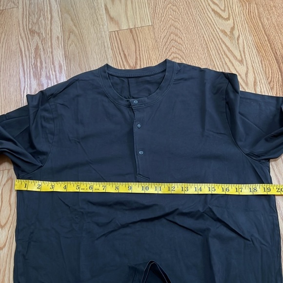 Lululemon men’s small black fundamental long sleeve tee. - Picture 5 of 11
